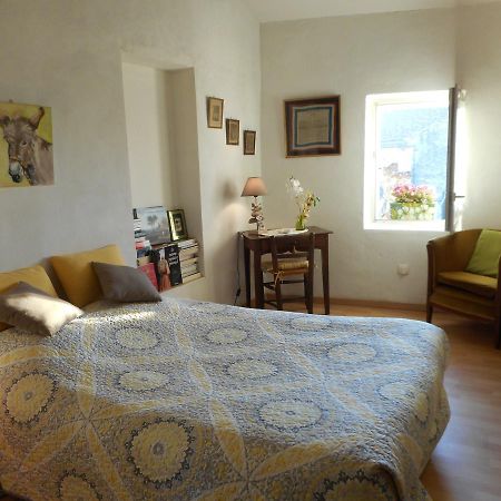 مبيت وإفطار روكمور Petit Grenier Douillet De Cathie المظهر الخارجي الصورة
