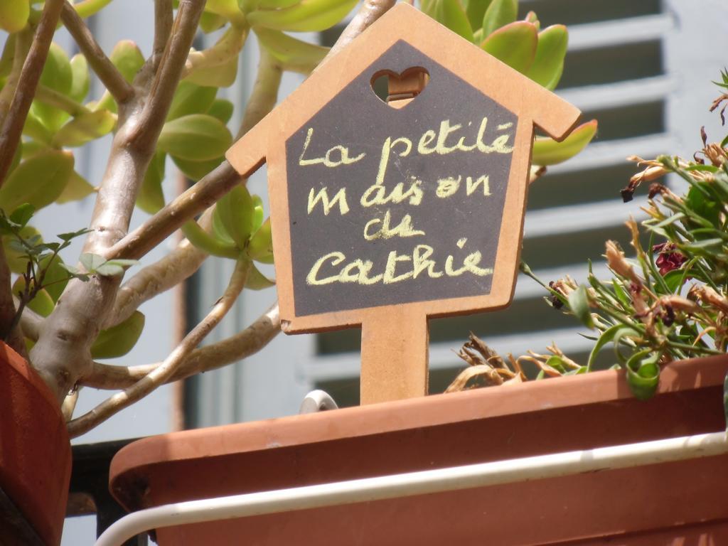 مبيت وإفطار روكمور Petit Grenier Douillet De Cathie المظهر الخارجي الصورة